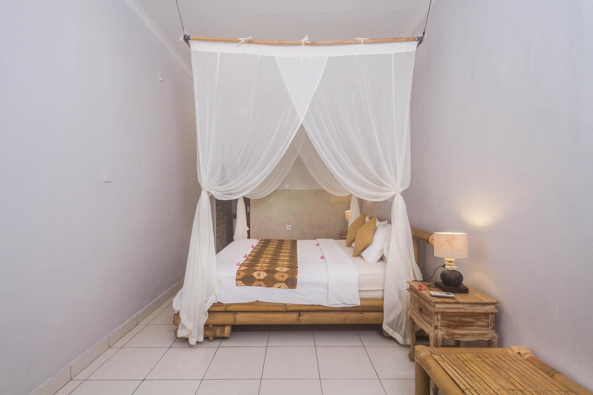 Parthi Puri Guest house *
